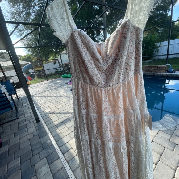 Lulus - Picture 3 of 3